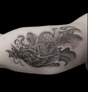 Tatuador en Madrid José Prieto Tattoo Estilo Japonés Fénix Negro Antebrazo