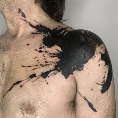 Tatuador en Madrid José Prieto Tattoo Abstracto Negro Hombro