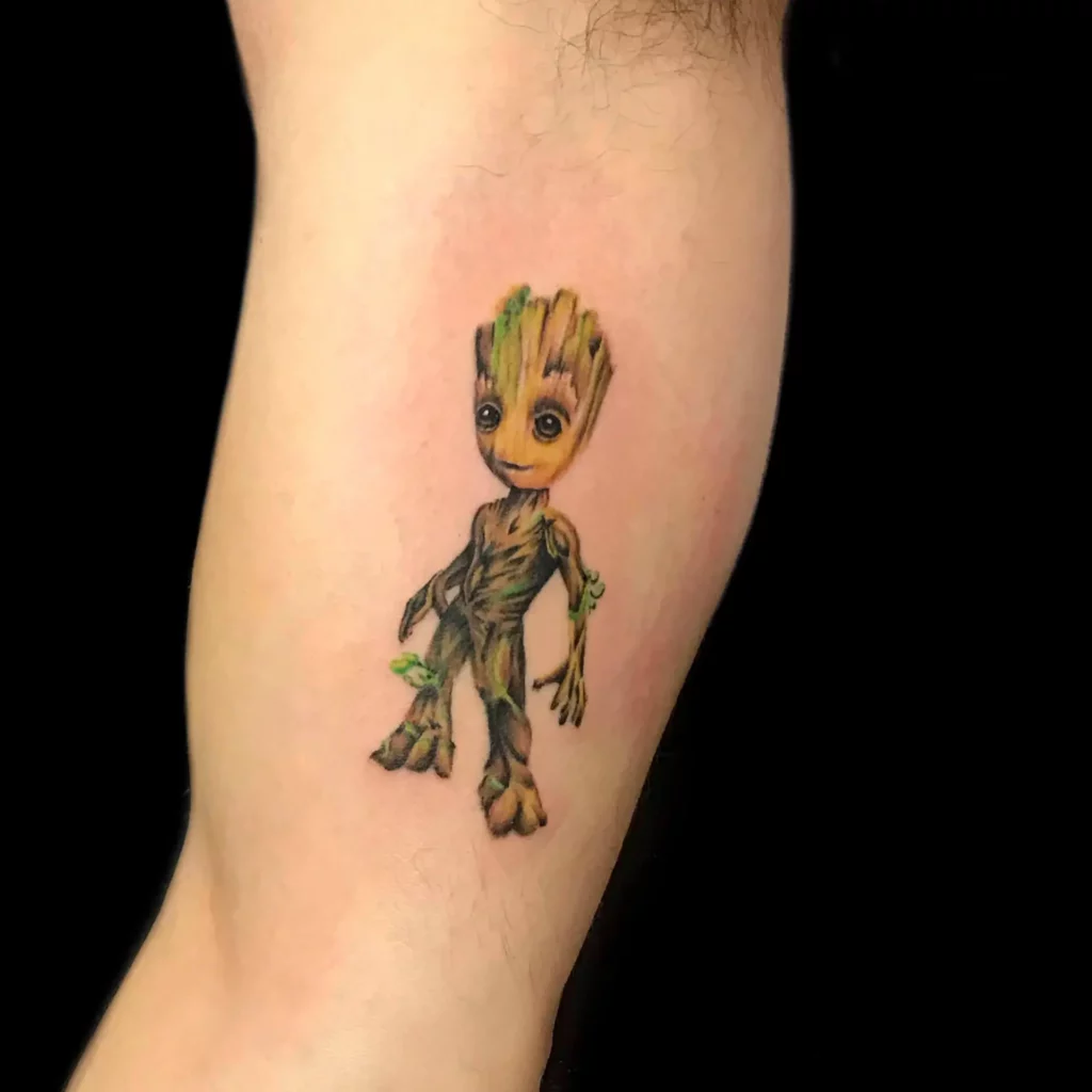 Tatuador Especialista En Realismo - Madrid - José Prieto Tattoo - Tatuaje Microrealismo a color de Groot en biceps