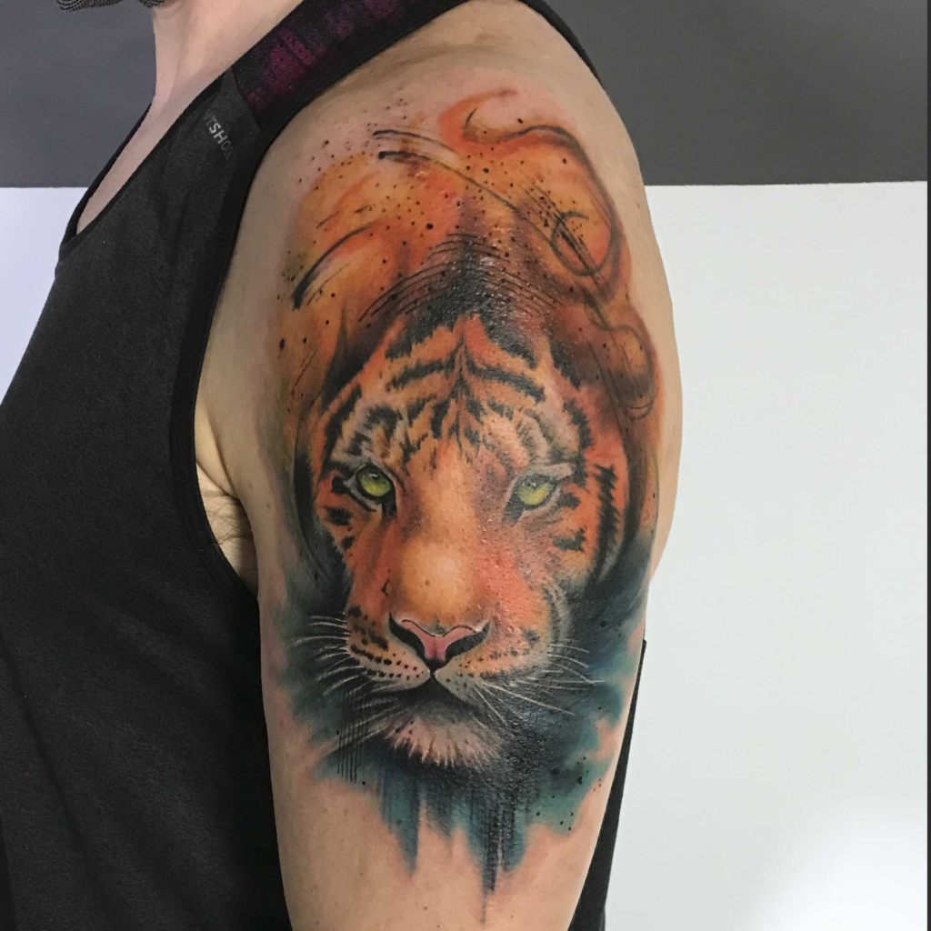 Tatuador watercolor Madrid - José Prieto Tattoo - Tatuaje de tigre - Brazo